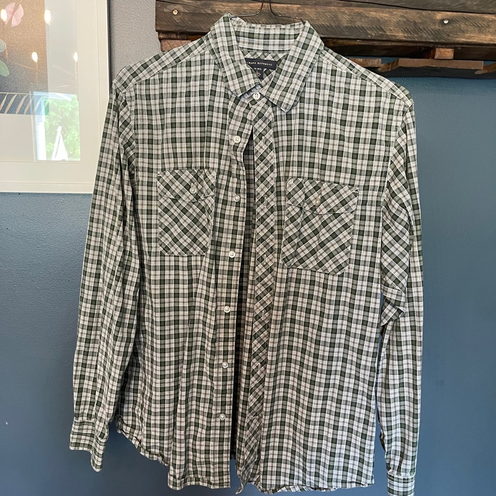 Banana Republic mens large Button Down Shirt
